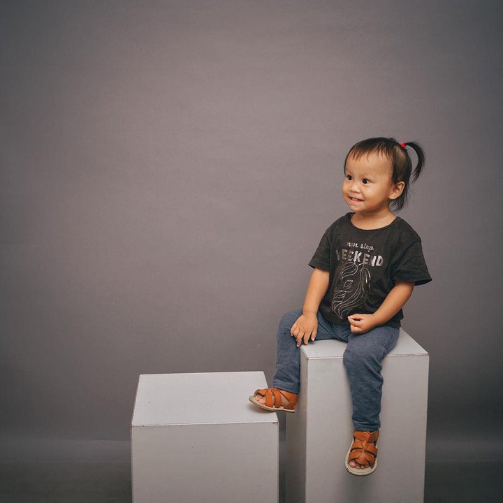 <p>Aqia melahirkan sang putri pada 16 Februari 2021. Si Kecil yang berwajah cantik ini pun memiliki nama yang sangat unik yakni Kinasih Menyusuri Bumi. (Foto: Instagram: @fiersabesari)</p>