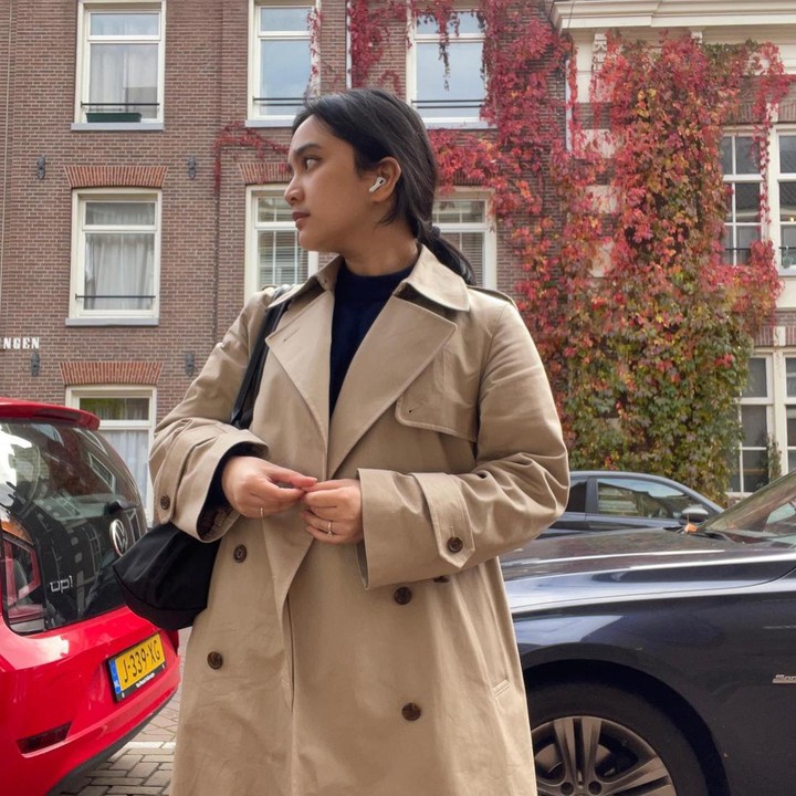 <p>Rachel Amanda menjadi salah satu dari banyaknya selebriti yang menempuh pendidikan di luar negeri, Bunda. Saat ini, ia sedang menjalani perkuliahan S2 di Amsterdam.  (Foto: Instagram @auroramanda95)<br /><br /><br /></p>