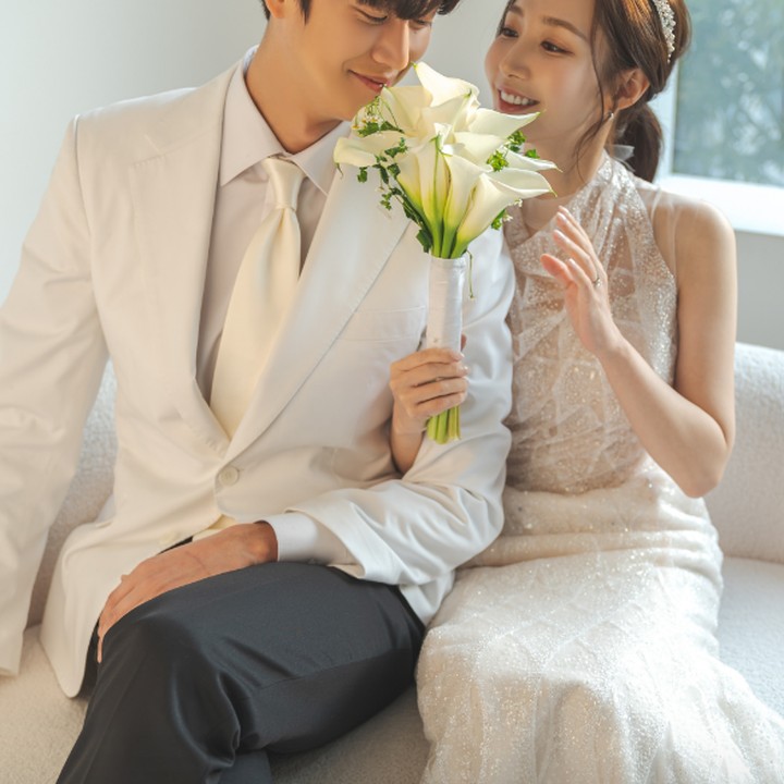 <p>Setelah serangkaian masalah dihadapi, karakter yang diperankan Park Min Young dan Na In Woo, yakni Yoo Ji Hyuk dan Kang Ji Won akhirnya bersatu dan mengakhiri kisah dengan pernikahan yang bahagia. (Foto: tvN)</p>
