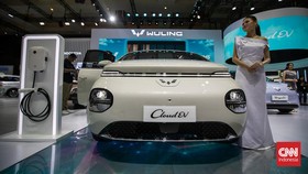 FOTO: Wuling Cloud EV Menggoda di IIMS, Jarak Tempuh Hingga 505 Km