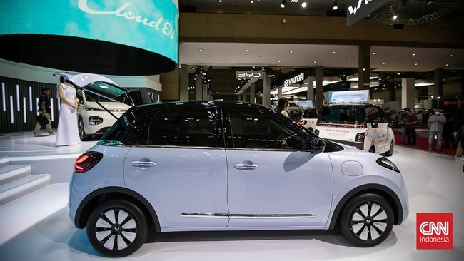 FOTO: Wuling Cloud EV Menggoda di IIMS, Jarak Tempuh Hingga 505 Km