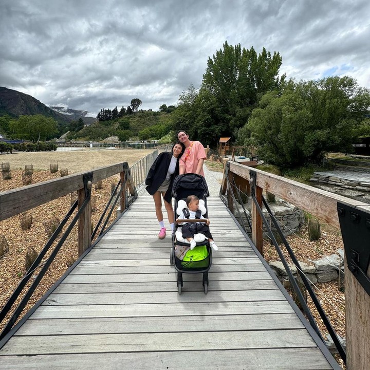 <p>Baik Adipati maupun Canti, mereka juga kerap membagikan momen kebersamaan. Mulai dari menghabiskan waktu bareng sang putri, hingga liburan seru ke luar negeri.(Foto: Instagram @adipati)<br /><br /><br /></p>