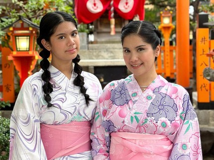 5 Potret Cantiknya Aira, Putri Annisa Pohan & Agus Yudhoyono yang Tinggi Semampai