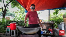 FOTO: Pecel Ayam dan Soto Feat. Apple Vision Pro