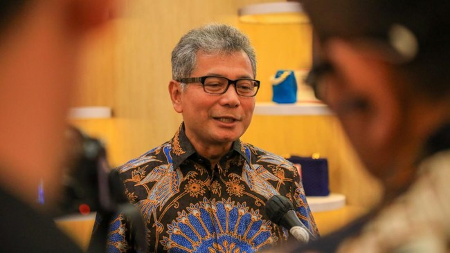 BRI menargetkan pertumbuhan kredit tetap tumbuh agresif di 2024, sekitar 11-12% dan fokus menggenjot porsi kredit UMKM agar bisa tembus 85 persen.