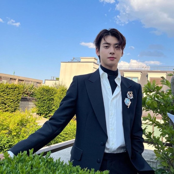 <p>Selanjutnya, Cha Eun Woo dari ASTRO menjadi idol reputasi teratas di peringat ke-2, Bunda. Dengan indeks reputasi brand sebesar 3.877.998, skornya meningkat sebanyak 2,46 sejak Januari lalu. (Foto: Instagram @eunwo.o_c)</p>