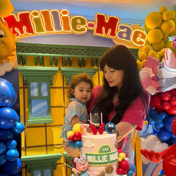 <p>Setelah menikah, kehidupan keduanya pun dilengkapi dengan lahirnya seorang putri cantik. Bayi perempuan yang lahir pada 20 Januari 2022 ini pun diberi nama Millicent Mae Bea Nainggolan. (Foto: Instagram: @miss_adinda_mae)</p>