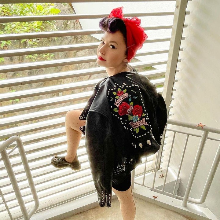 <p>Meskipun kerap tinggal berpindah-pindah dari satu negara ke negara lain, Claudia mengaku tidak memiliki kesulitan kala menyatukan beragam budaya dengan sang suami. Hal ini lantaran Claudia turut dibesarkan dengan kebudayaan Indonesia. (Foto: Instagram: @miss_adinda_mae)</p>
