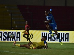 Persib Gagal Menang Lagi, Bojan Kambing Hitamkan Kartu Merah