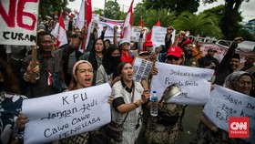 Demo di Kantor KPU Ricuh, Massa Lempar Bangkai Tikus