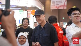 Ganjar Ogah Diajak Masuk Suzuki Jimny 5 Pintu: Takut Jadi Beli
