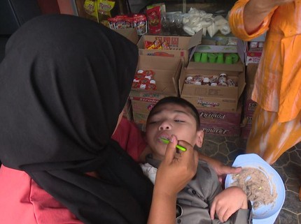 Hidup Gibran Tak Berdaya, Derita Celebral Palsy Tanpa Ayah dan Ibu Penjual Odeng