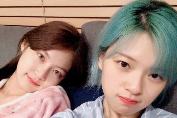 Gong Seung Yeon dan Jeongyeon TWICE/ Foto: soompi.com