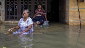 Tanggul Sungai Wulan Demak Jebol Lagi, Warga Bertahan di Jembatan