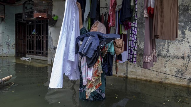 FOTO: Hari ke-16 Banjir di Demak, 2 Kecamatan Masih Terendam
