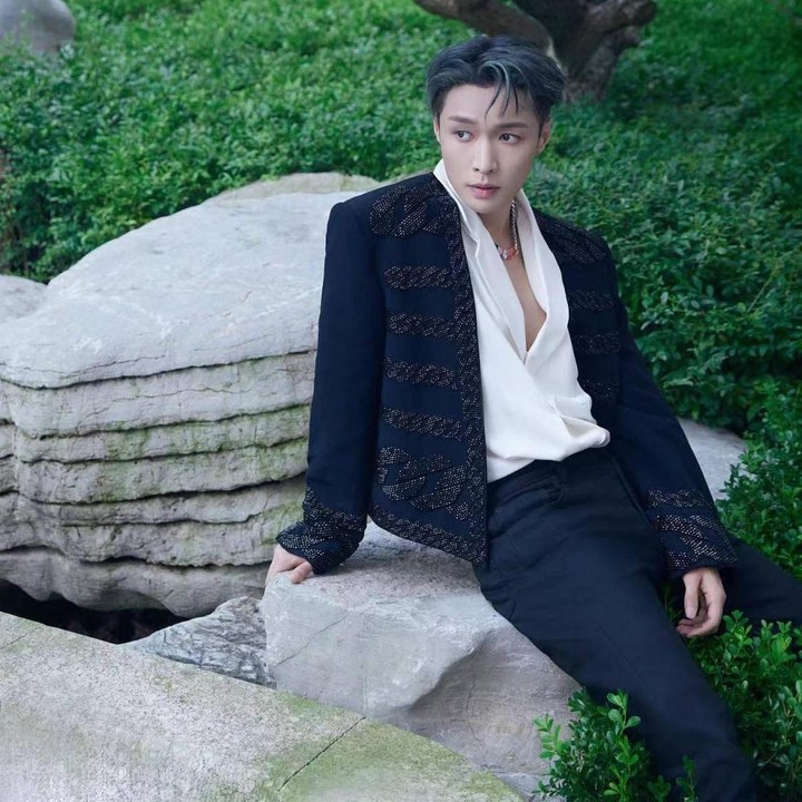 <p>Lay Zhang EXO pun juga menjadi salah satu artis China terganteng di daftar tersebut, Bunda, berada di posisi ke-51. Ia bermain dalam drama China misteri <em>The Mystic Nine</em> (2016). (Foto: Instagram @layzhang)</p>