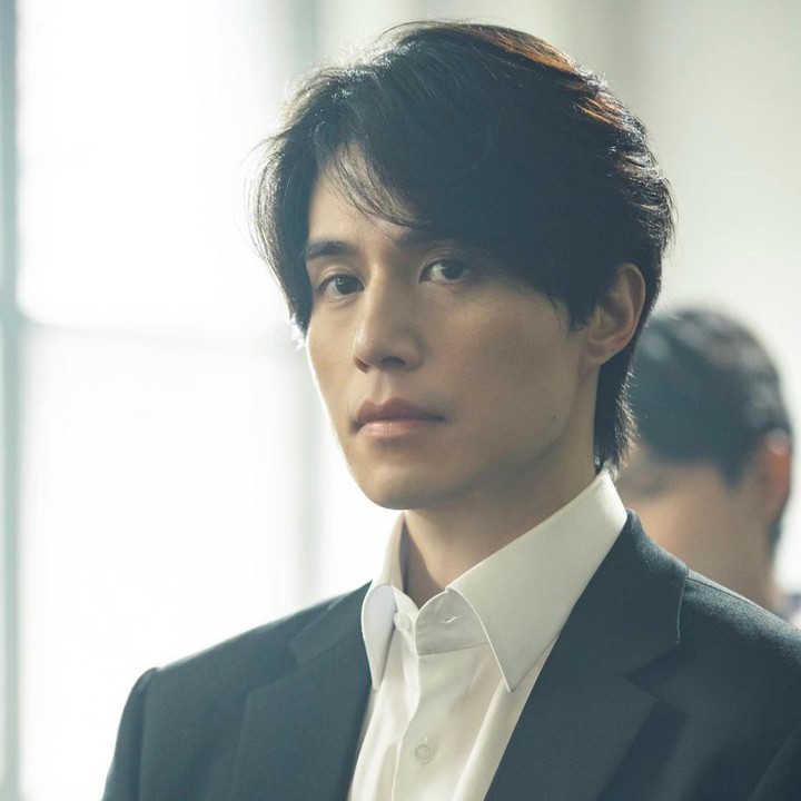 <p>Di posisi ke-9, Lee Dong Wook menjadi salah satu aktor Korea dengan <em>followers</em> Instagram terbanyak juga, mencapai hingga 18,1 juta pengikut. Aktif sejak 1999, ia mulai dikenal berkat drakor romcom <em>My Girl</em> (2005). (Foto: Instagram @leedongwook_official)</p>