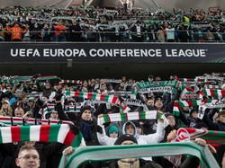 Kocak! Ultras Legia Warszawa Ledek UEFA Pakai Spanduk Ini
