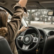 Perawatan Kulit Selama Perjalanan: Cara Menjaga Kulit Tetap Sehat di Bawah Tekanan Perjalanan