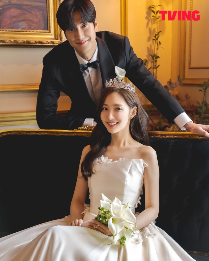 Park Min Young berperan sebagai Kang Ji Won, seorang pekerja kantoran yang memiliki penyakit kanker, setelah meninggal ia kembali ke-10 tahun lalu, kemudian mencoba merubah nasibnya dengan tidak menikahi suaminya, Min Hwan (Lee Yi Kyung)./Foto: TVING