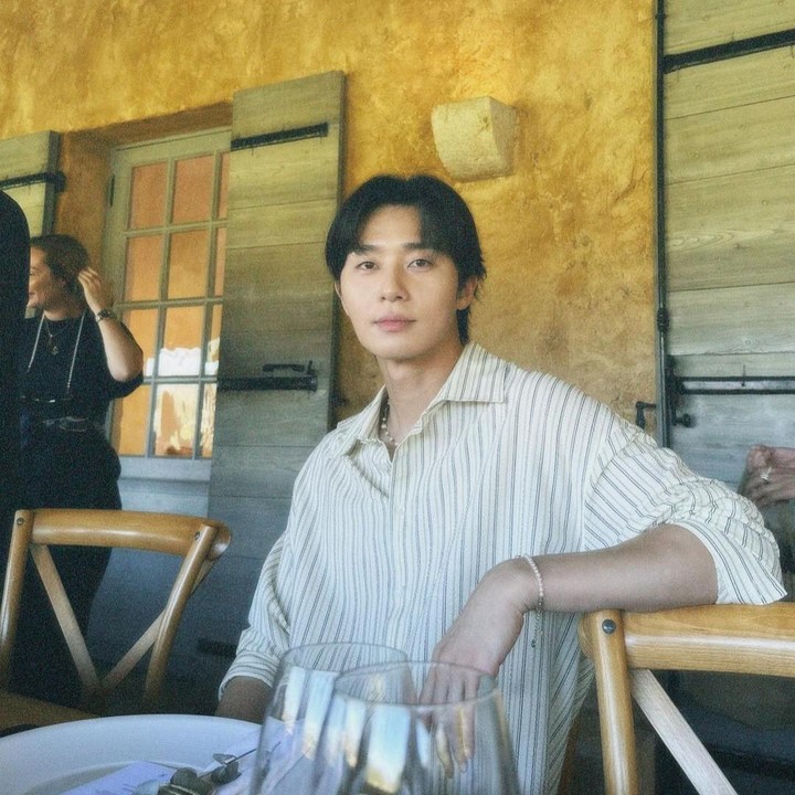 <p>Selanjutnya ada Park Seo Joon yang juga menjadi aktor Korea dengan followers Instagram terbanyak, memiliki hingga 26 juta pengikut. Baru-baru ini, ia debut di industri Hollywood lewat <em>The Marvels</em> (2023) sebagai Prince Yan. (Foto: Instagram @bn_sj2013)</p>