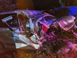 Truk di Toba Tabrak Avanza saat Nyalip, 4 Orang Dilarikan ke RS
