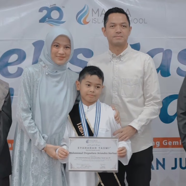 <p>Di usia Rendra yang masih muda ini, ia juga telah menjadi seorang penghafal Al-Qur'an lho, Bunda. Rendra berhasil menghafal juz 29 dan 30 dalam waktu dua tahun. (Foto: Instagram: @ichasoebandono)</p>