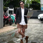 Selain Vincent Rompies, 5 Artis Indonesia Ini juga Jarang Umbar Kehidupan Pribadi di Media Sosial