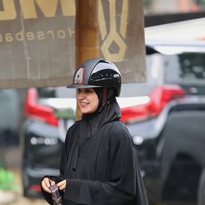 <p>Shireen Sungkar membagikan momen keseruan yang baru dicoba nih, Bunda. Dalam unggahan tersebut, ia terlihat keren dalam video berdurasi singkat. (Foto: Instagram @shireesungkar) <br /><br /><br /></p>