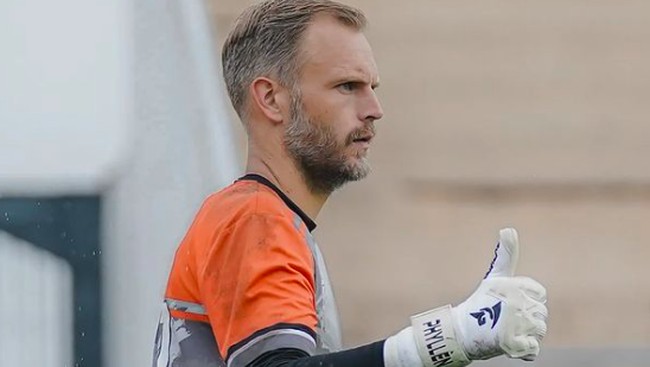 Berikut tiga kiper yang pernah cetak gol di Liga Indonesia, penjaga gawang Dewa United Sonny Stevens bukan yang pertama dalam sejarah.