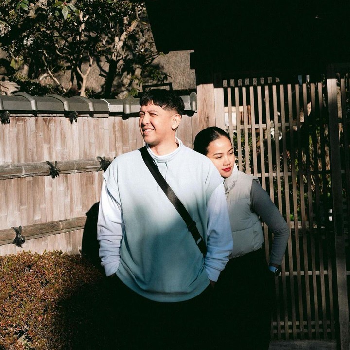 <p>"Gemas sekali couple ini," tutur seorang netizen. "<em>Till Jannah</em> ya kak<em> @yuranita @donne_maula,</em>" doa netizen lainnya dengan emotikon hati berwarna putih. (Foto: Instagram: @donne_maula)</p>