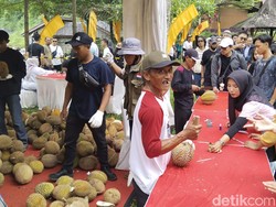 Semerbak Wangi 6.000 Durian Super di Festival Durian Kuningan
