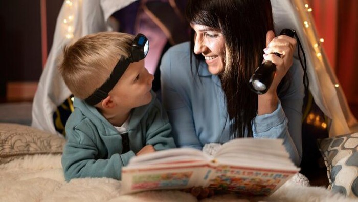 Benarkah Mendongeng Berikan Pengaruh Positif pada Anak? Ini 3 Hal yang Perlu Orangtua Ketahui