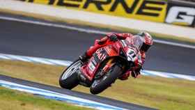 Hasil WSBK Australia 2024: Bulega Juara, Bautista Jatuh