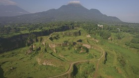 FOTO: Pesona Hamparan Padang Savana Lembah Dieng Pasuruan
