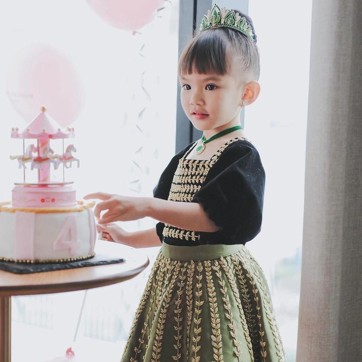<p>Claire sendiri lahir pada 12 Februari 2020. Belum lama ini, dirinya baru saja merayakan ulang tahun yang keempat, lho. (Foto: Instagram: @shandyaulia)</p>