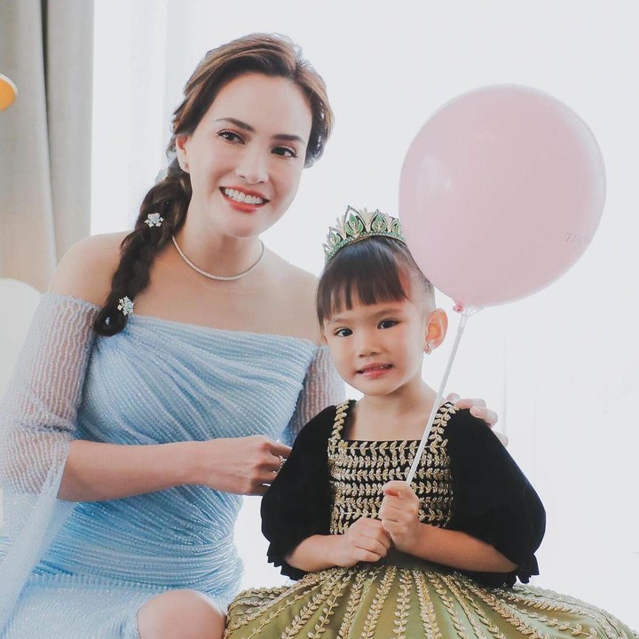 <p>Setelah menikah dengan David Herbowo, Shandy Aulia dikaruniai seorang putri cantik, Bunda. Gadis cantik ini pun diberi nama Claire Herbowo. (Foto: Instagram: @shandyaulia)</p>