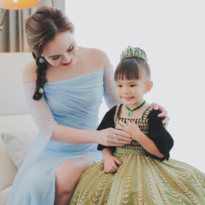 <p>"Claire-ku Berusia 4 Tahun! Kamu benar-benar hal terbaik yang pernah terjadi padaku, Claire," kata Shandy seraya mengunggah potretnya bersama sang anak. (Foto: Instagram: @shandyaulia)</p>