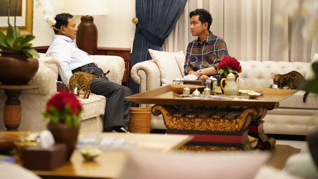 Cawapres Gibran Rakabuming Raka mengaku akan mendiskusikan lebih lanjut soal besaran anggaran program makan siang gratis yang disebut Rp15 ribu per anak.