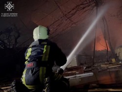 Penampakan Gudang Ekspedisi di Odesa Hangus Dirudal Rusia