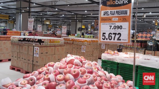 Apel fuji dijual mulai Rp30 ribuan per kilogram di Transmart Full Day Sale khusus Sabtu (13/4) dan Minggu (14/4).