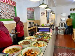 Menyantap Nasi Uduk Kaum 58 dengan Aneka Pilihan Lauk