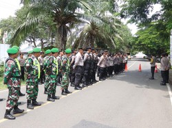 Pengamanan Ekstra Kala Rapat Pleno Penghitungan Suara di KPU Indramayu