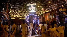 FOTO: Penampakan Gajah Meriahkan Festival Tahunan Budha di Sri Lanka