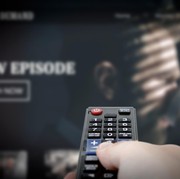 Siapkan Tisu, 4 Rekomendasi Film Netflix Ini Membuatmu Banjir Air Mata