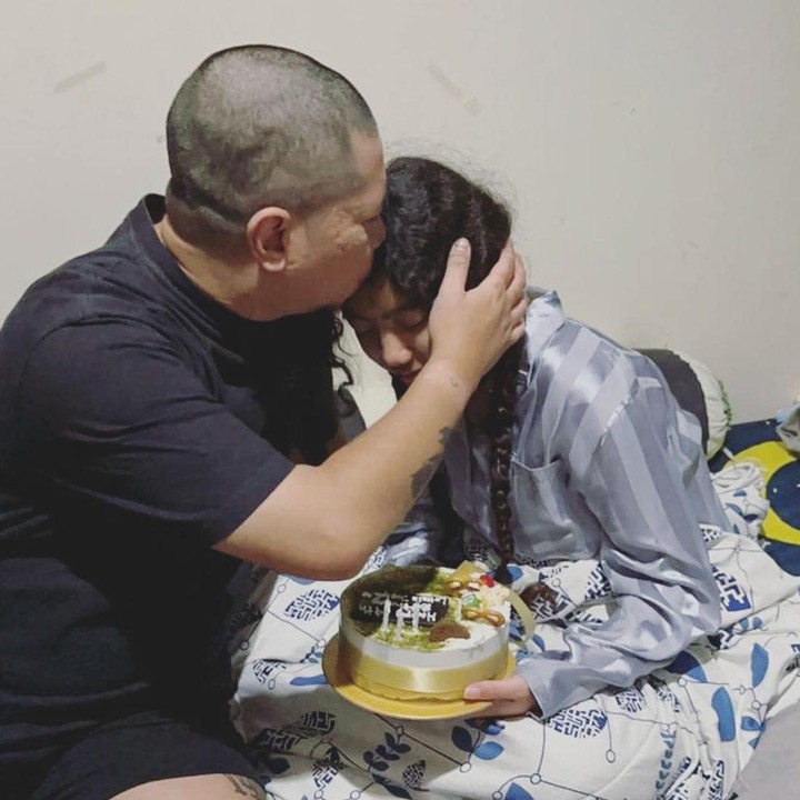 <p>Leticia juga mendapatkan ucapan selamat dari Ayah sambungnya, Dimas Akira. Dimas bahkan mengunggah potret ulang tahun sang putri ke laman media sosialnya. "<em>Happy Birthday to our daughter @</em>leticiajoseph24 yang ga mau dibilang <em>little</em> lagi, si remaja yang paling <em>sweet,</em> <em>I hope you are happy this birthday</em> ya sayang,<em> we love you daughter,</em> jadi anak yang pinter, sayang terus sama orang tua ya nak dan yang paling penting selalu ingat Tuhan Yesus ya anakku,<em> because God loves you!"</em> tulis Dimas dalam unggahannya. (Foto: Instagram @itssheilamj)</p>