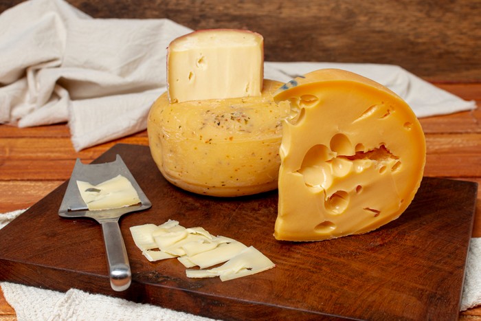 Limburger Cheese/ Foto : Freepik/ Freepik Daftar 10 Makanan dengan Bau Paling Menyengat di Dunia