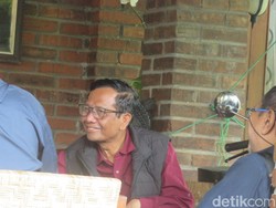 Mahfud Md Beberkan Alasan Suka Sarapan di Kopi Klothok Saat Pulang ke Jogja