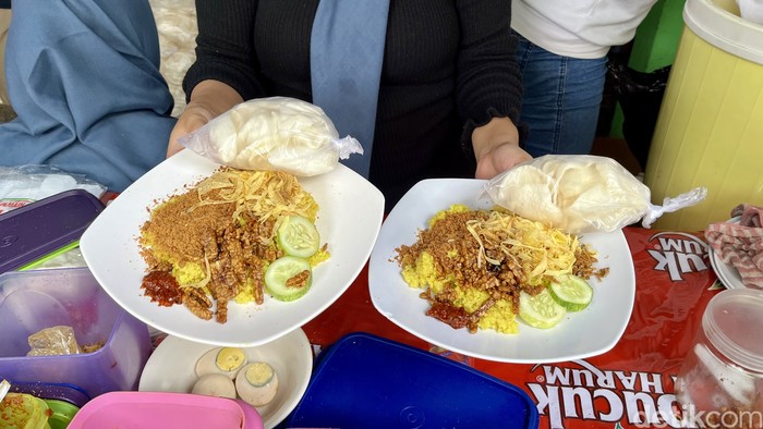 Menu sarapan khas orang Indonesia adalah nasi uduk, nasi kuning, bubur ayam, mi instan, hingga lontong kari. Sederet makanan tersebut lebih tinggi karbohidratnya, daripada protein atau serat.