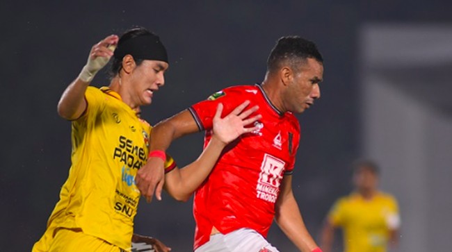 Semen Padang berhasil mengamankan tiket promosi Liga 1 setelah menang 1-0 atas Malut United pada leg kedua semifinal Liga 2 2023/2024, Kamis (29/2).